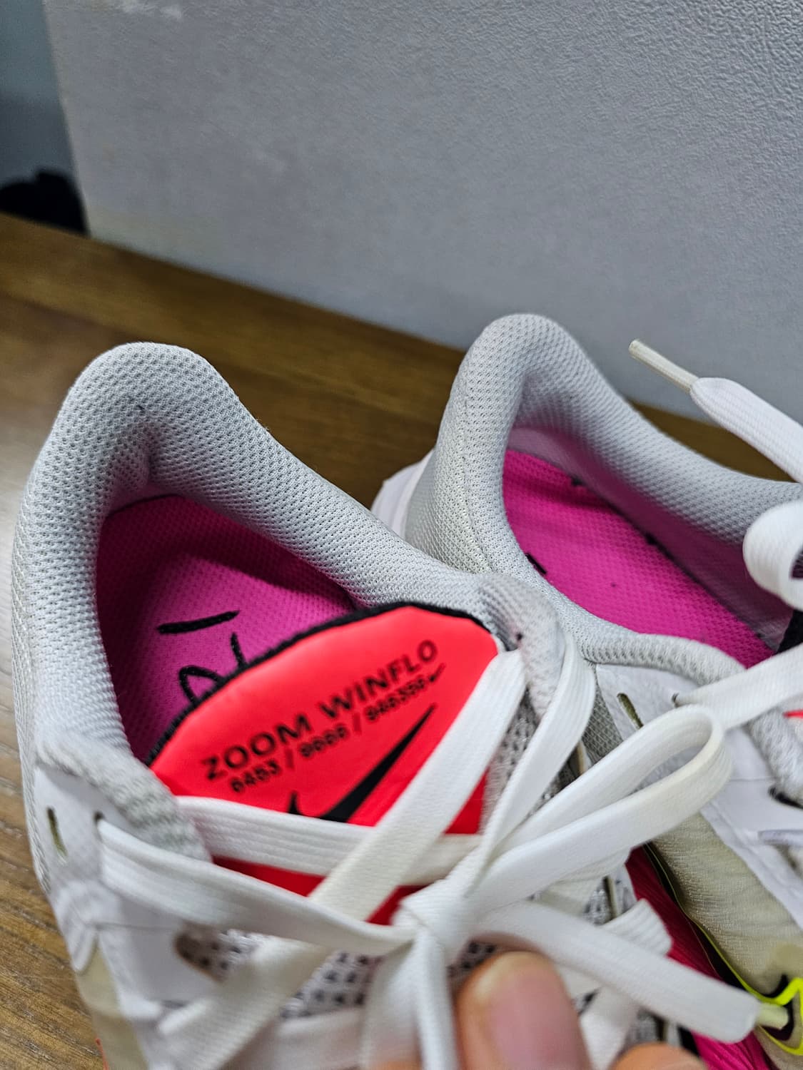 나이키 줌 윈플로 8 '화이트 브라이트 크림슨 상품이미지3