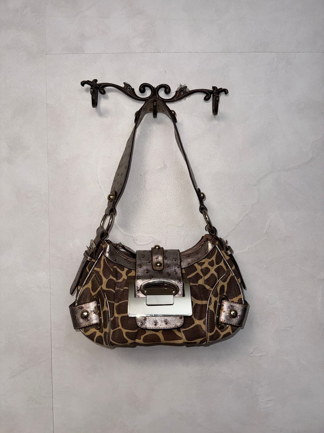 Metal silver brown y2k buckle 숄더백 상품이미지1