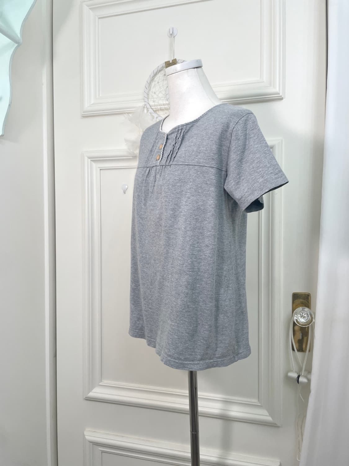 gray lace trim mori half top 상품이미지2