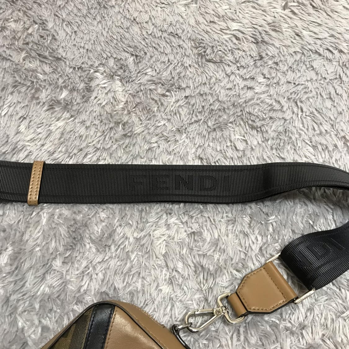 {closet}[크림제품]펜디 레더 패브릭 멀티컬러 카메라백 상품이미지8