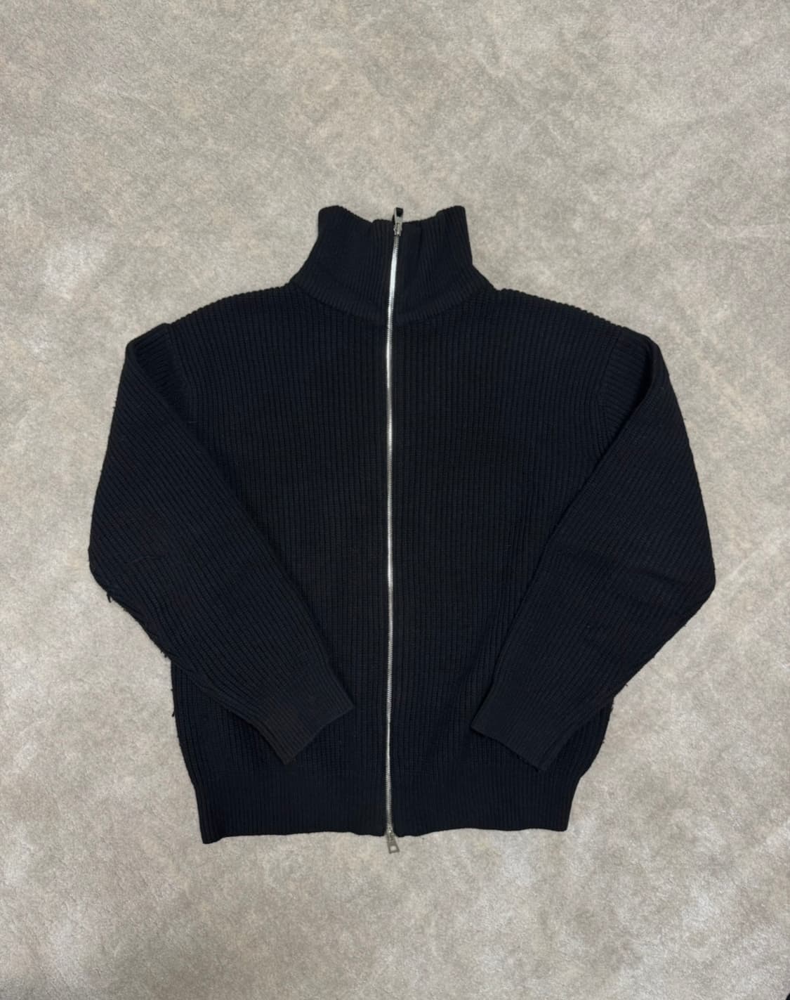 [티앤지티] 세미오버핏 풀 집업 니트 블랙 95사이즈 상품이미지2