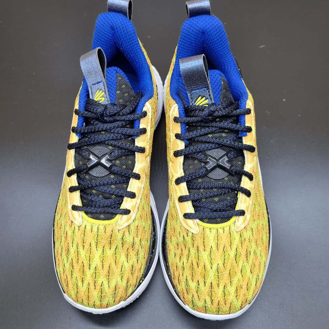 언더아머 커리 플로우10. 농구화245 상품이미지2