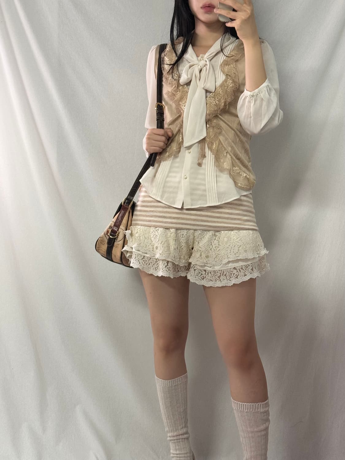 (미사용) 레이스 러플 디테일 플리츠 뷔스티에 블라우스 상품이미지5