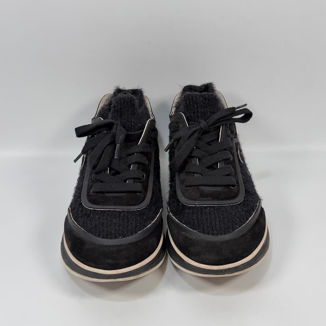 샤넬 CC 로고 패브릭 스웨이드 스니커즈 (245) 상품이미지2