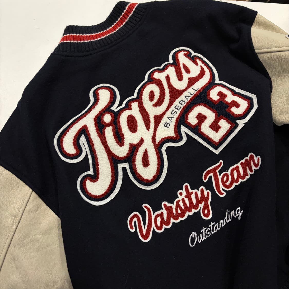 [3] 아웃스탠딩 패치 바시티 자켓 블랙 D792 상품이미지10