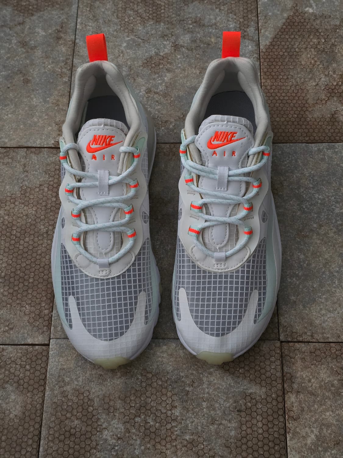 (240)나이키 에어맥스 270 리액트 se 하이퍼 크림슨 상품이미지2