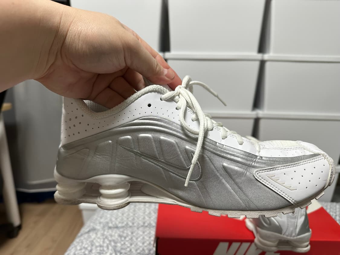 나이키 샥스 R4 화이트메탈릭실버 W285 정리합니다!! 상품이미지4