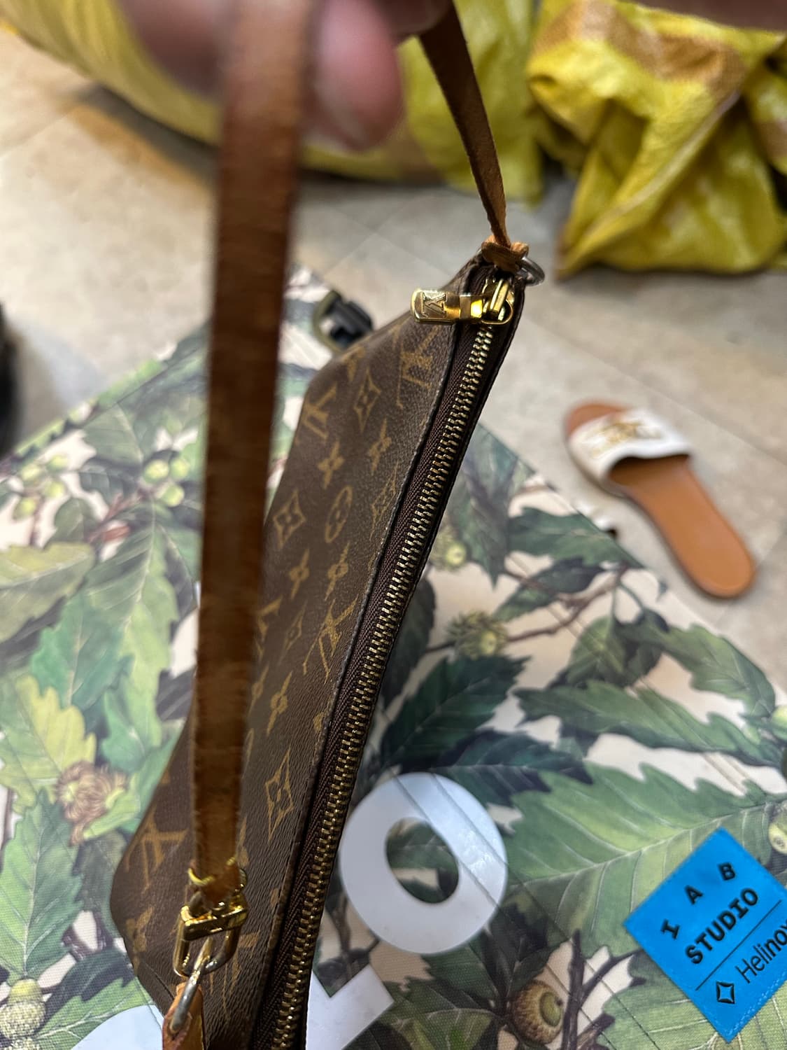 루이비통 모노그램 미니 포셰트 악세수아 상품이미지3