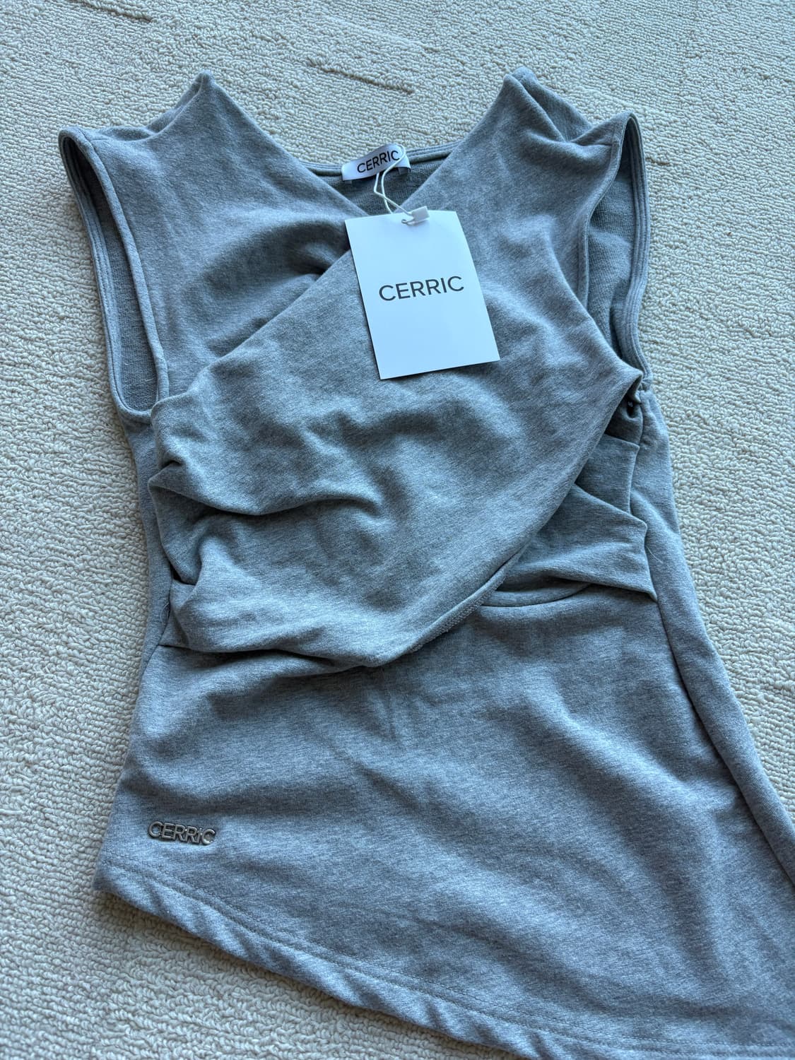 세릭 DRAPE CROSS SLEEVELESS / GRAY 상품이미지3