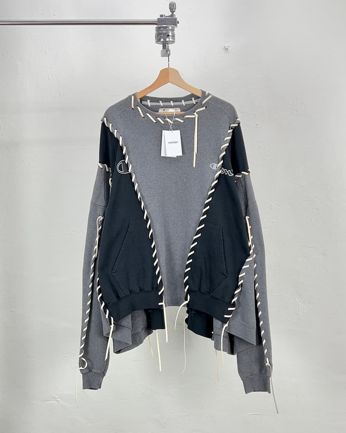 디스커버드 콘트라스트 챔피온 리메이크 오버 스웨트 셔츠 상품이미지1