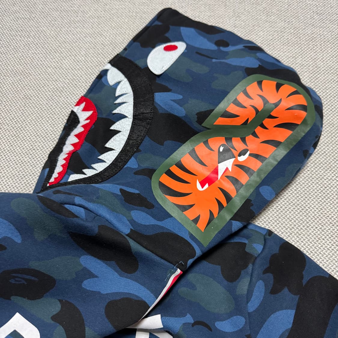 BAPE x 파리생제르망 블루 카모 샤크 후드집업 상품이미지7