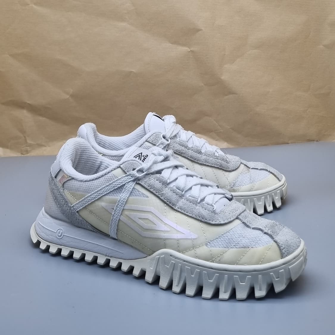 엄브로 헤로파 운동화245  상품이미지1