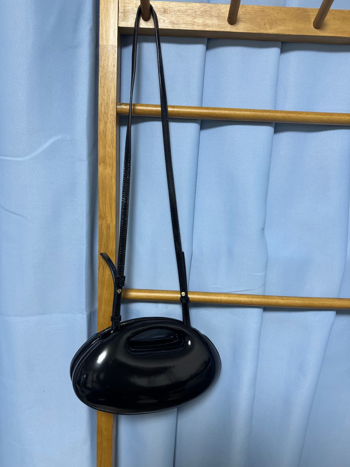 아카이브앱크 하프 베이글 백 블랙 유광 미니백 상품이미지3