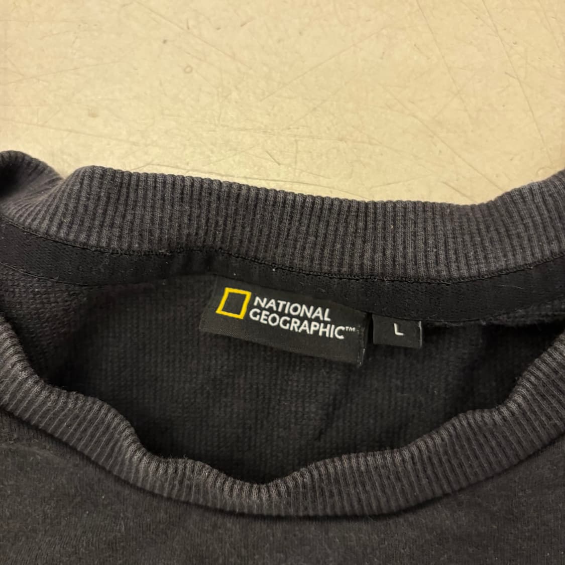 내셔널지오그래픽 스몰로고 맨투맨 상품이미지3