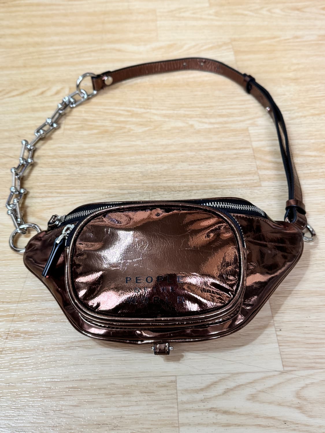 피플 오브 월드 체인 벨트백 메탈릭 브론즈 상품이미지2