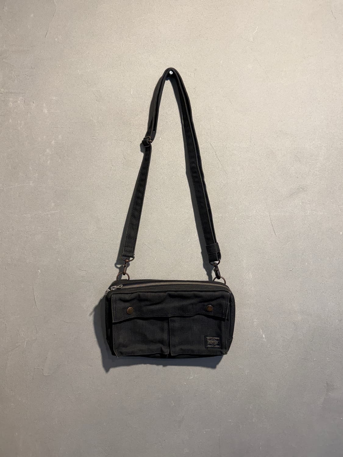 요시다포터 스모키그레이 크로스백 상품이미지1