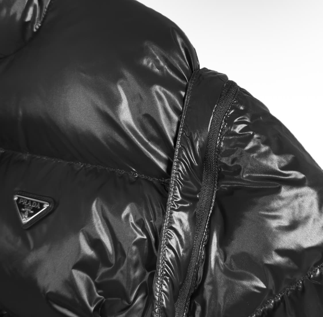 [42] 프라다 여성 삼각로고 리나일론 컨버터블 숏 패딩 자켓 블랙 상품이미지6