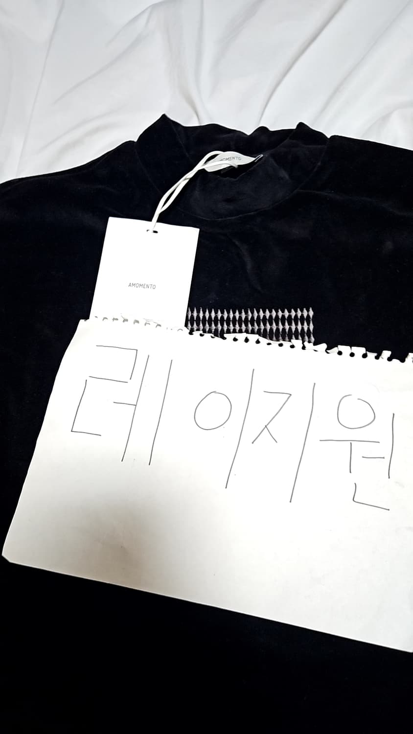 아모멘토 모티브 벨벳 모크넥 블랙 M사이즈 팝니다 상품이미지6