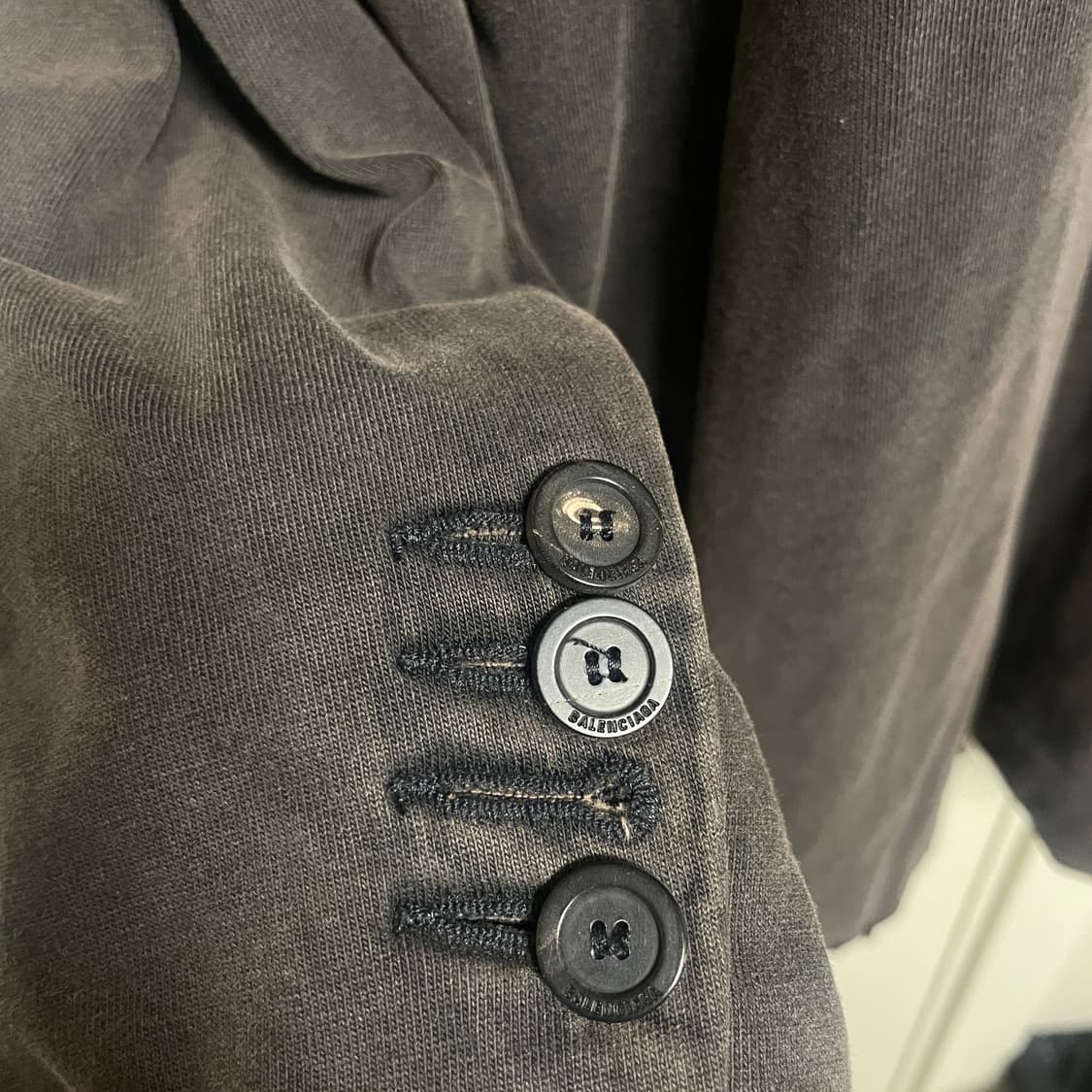 [L] 발렌시아가 21FW worn out double blazer 상품이미지6