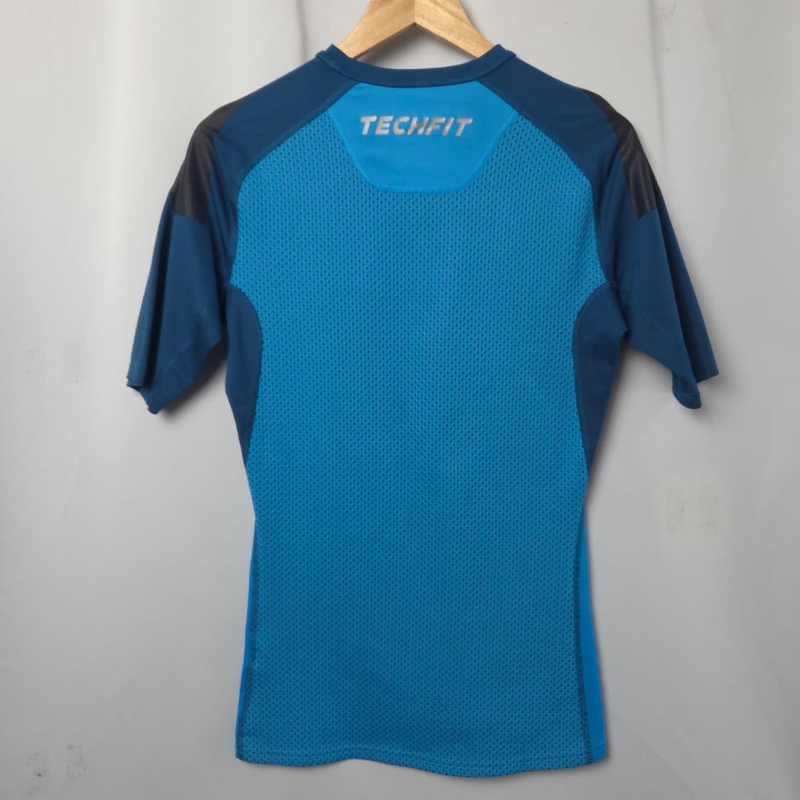 남 L-XL 아디다스 스포츠 테크핏 컴프레션 반팔티셔츠 상품이미지5