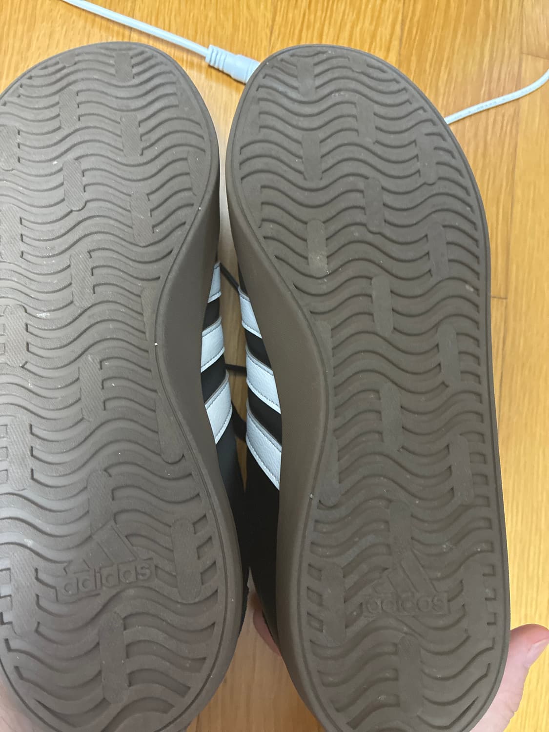 아디다스 그랜드 코트 베이스 00s 블랙 화이트 껌솔 상품이미지3