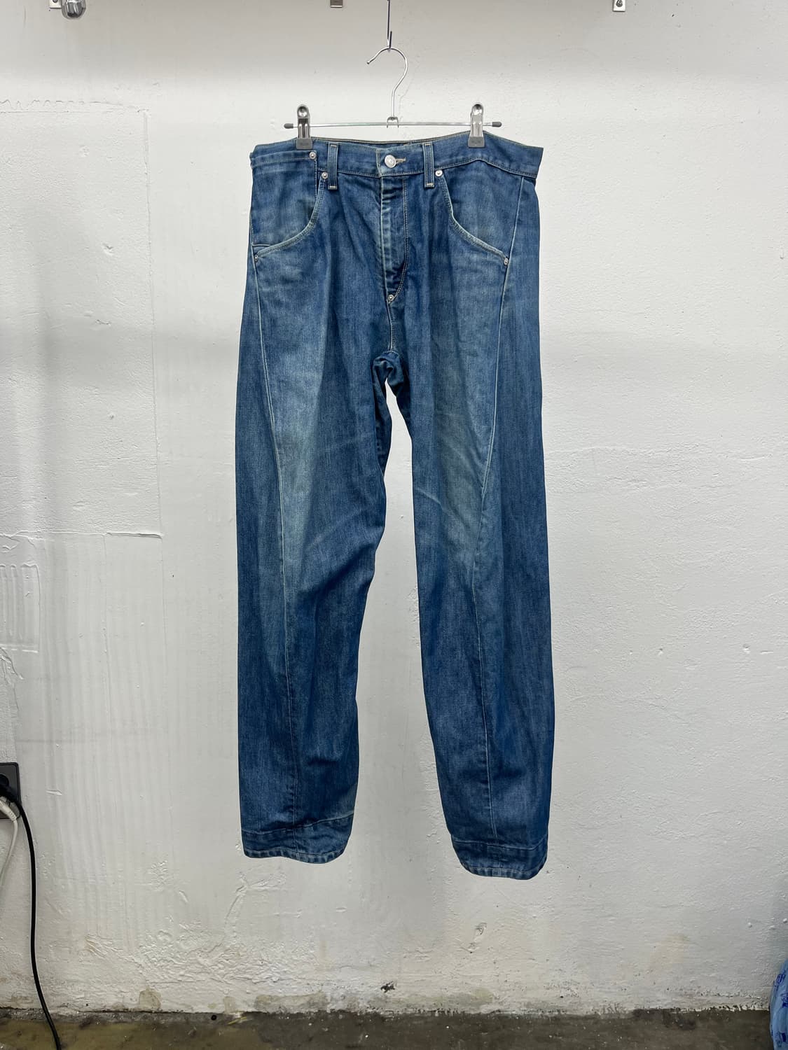 [32] LEVIS ENGINERRED 1ST  CURVED JEANS 상품이미지1