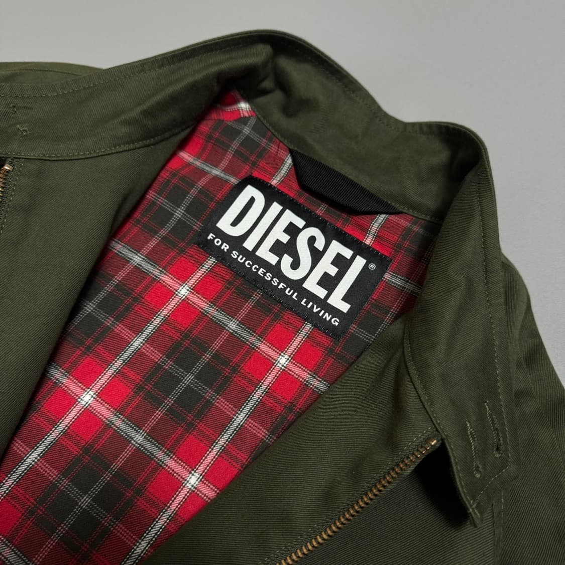 디젤 올리브컬러 해리 슬리브 와펜 코튼 엘라스테인 혼방 집업 헤링턴 자켓 상품이미지3