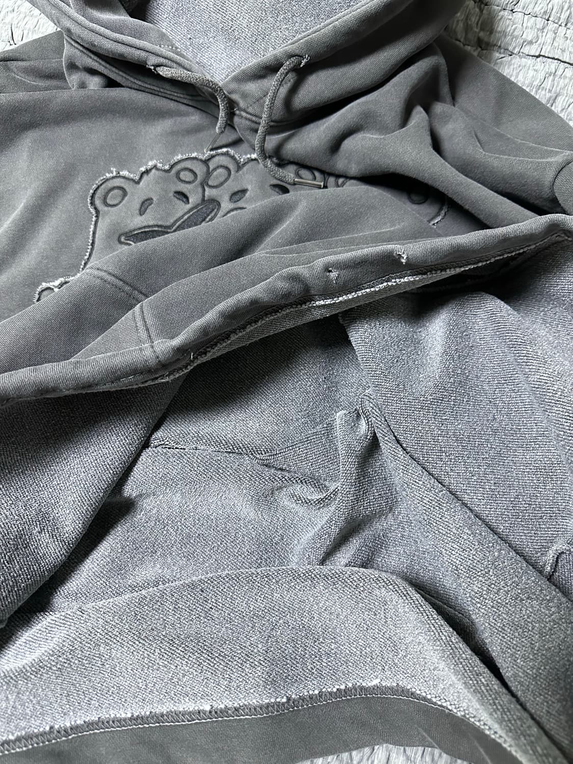 VENETUS 브랜드의 곰돌이 자수 오버핏 후드티 상품이미지5