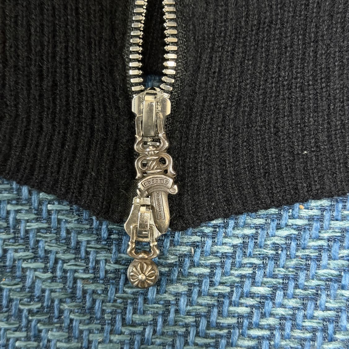 [L]크롬하츠 캐시미어 레터링 후드집업 블랙 상품이미지4