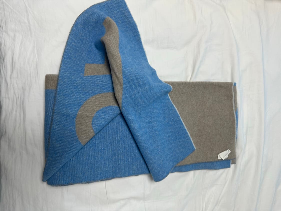 아크네스튜디오 목도리 팝니다 상품이미지2