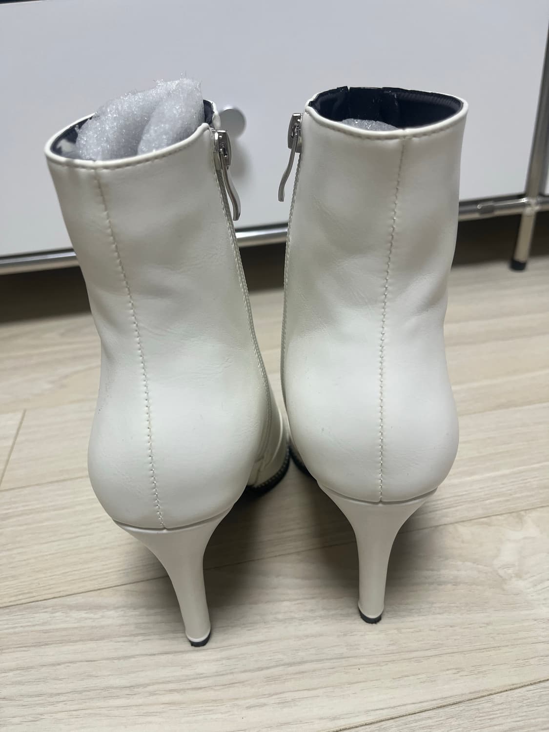 [솔트앤초콜릿]화이트 앵클 부츠 스틸레토 앞지퍼 240mm 37사 상품이미지4