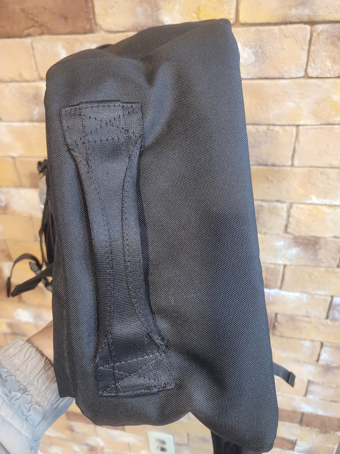 데상트 루프 백팩 실버 상품이미지4