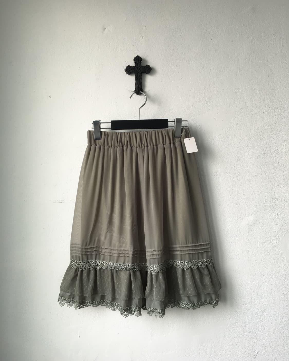 axes femme Lace trimming khaki midi skir 상품이미지1