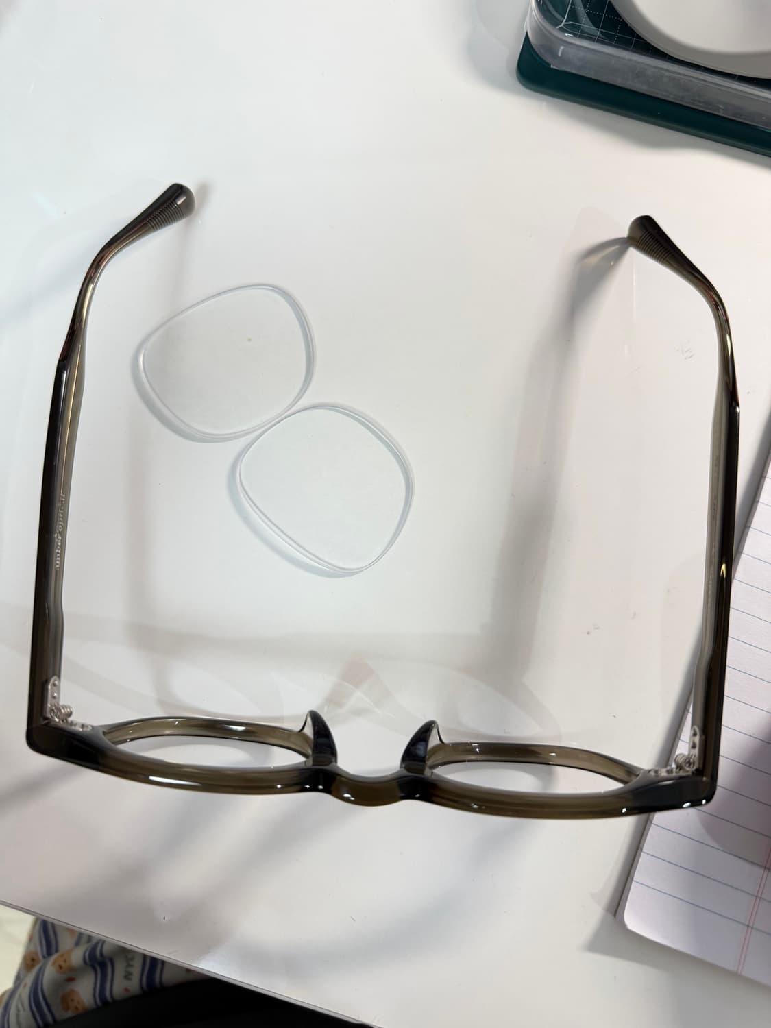 앰버옵티컬 레토 클래식 올리브 46사이즈 상품이미지1