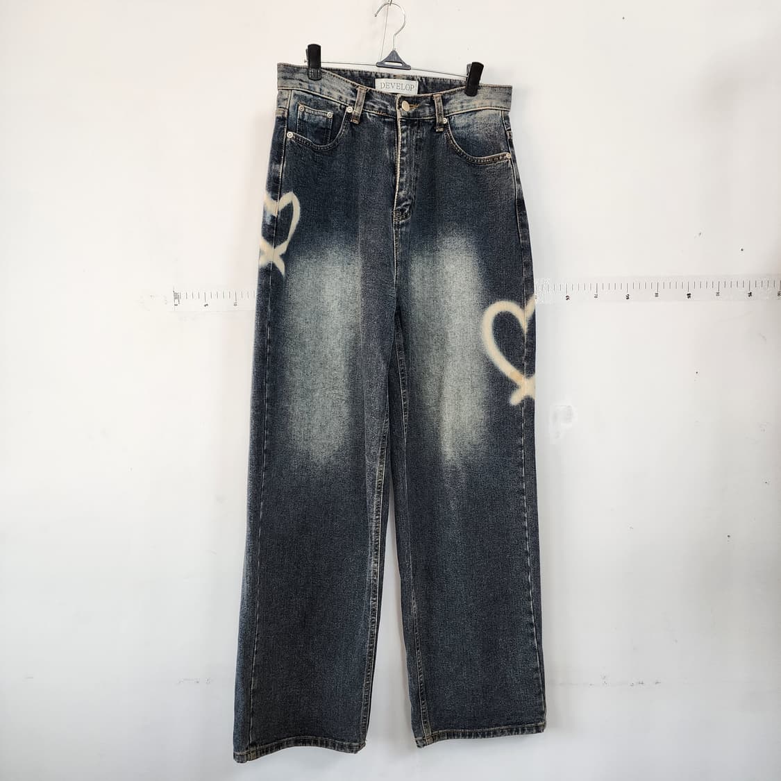 DEVELOP 하트 워싱 데님 팬츠 상품이미지1