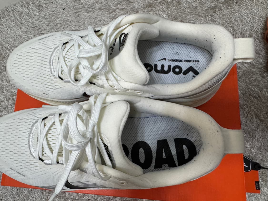 [270] 나이키 보메로 18 서밋 화이트 코코넛 밀크 상품이미지4