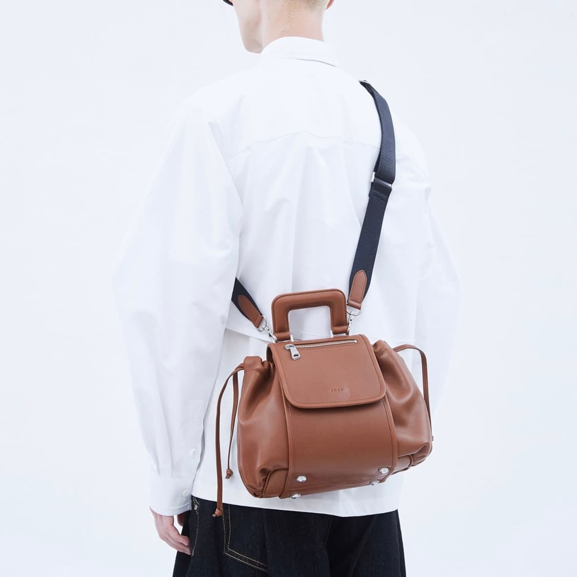 아더에러 Medium tube bag 토트백 상품이미지3