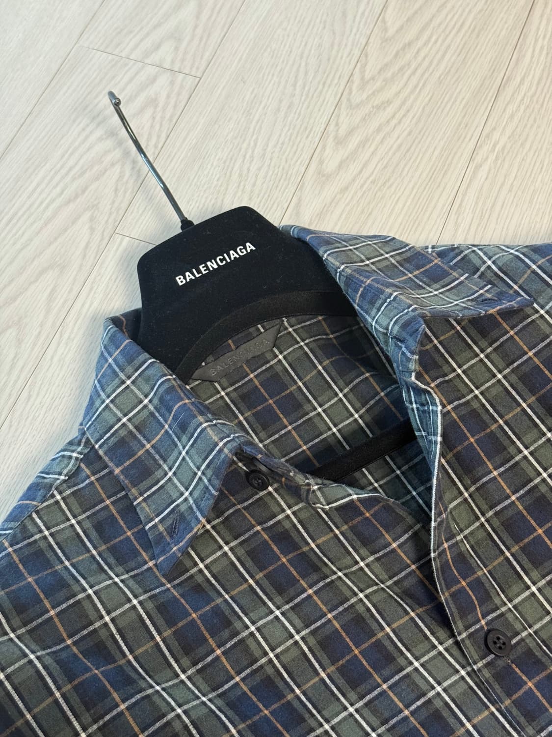 [1] 발렌시아가 백로고 플란넬 체크 셔츠 상품이미지3