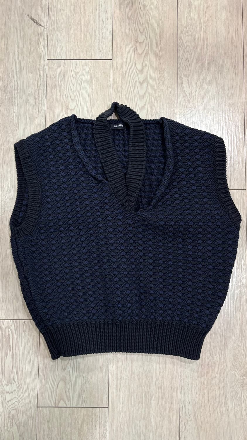 라프시몬스 RAF SIMONS Black Cropped Knit Vest 상품이미지4