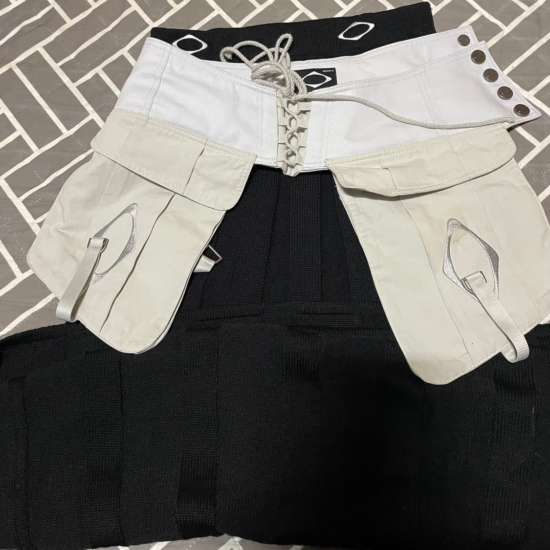 미스치프 포켓벨트레이어드 플리츠 스커트 상품이미지3