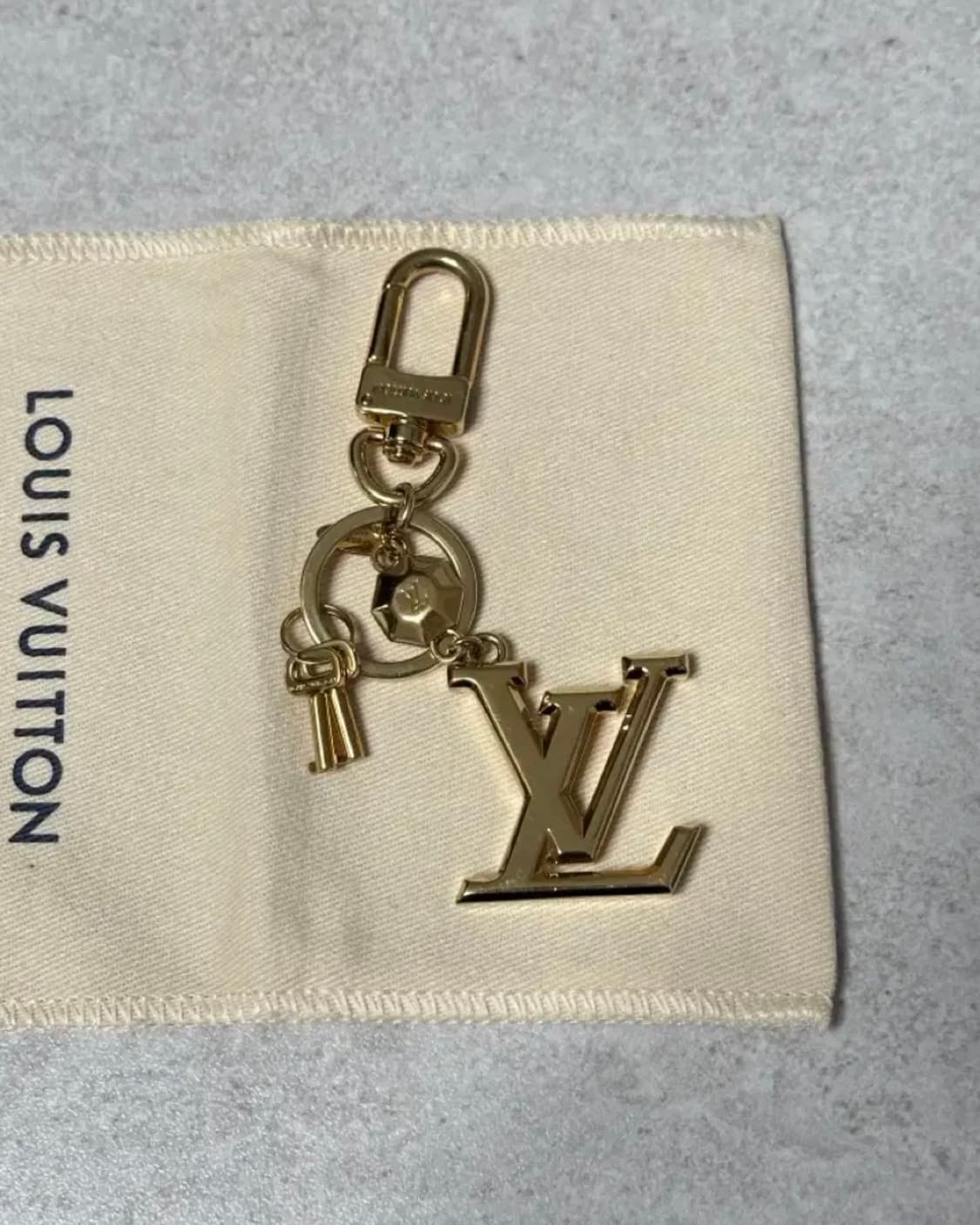 루이비통 LV 금장 파셋 키링 백참 키홀더 + 미니 열쇠 상품이미지2