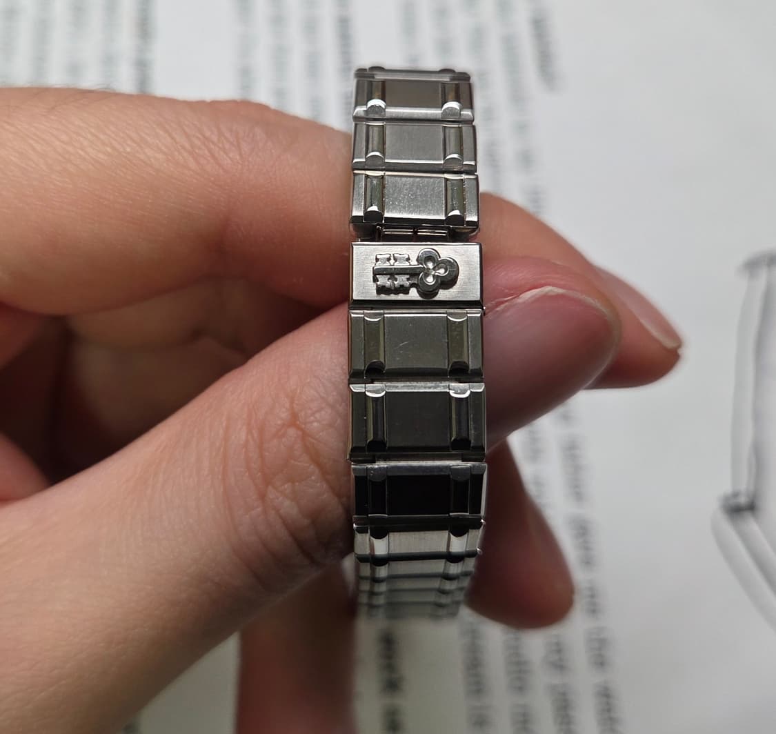 코럼(CORUM) 어드미럴스 컵 만국기 요구르트판 여성용 쿼츠 브레이슬릿 상품이미지7