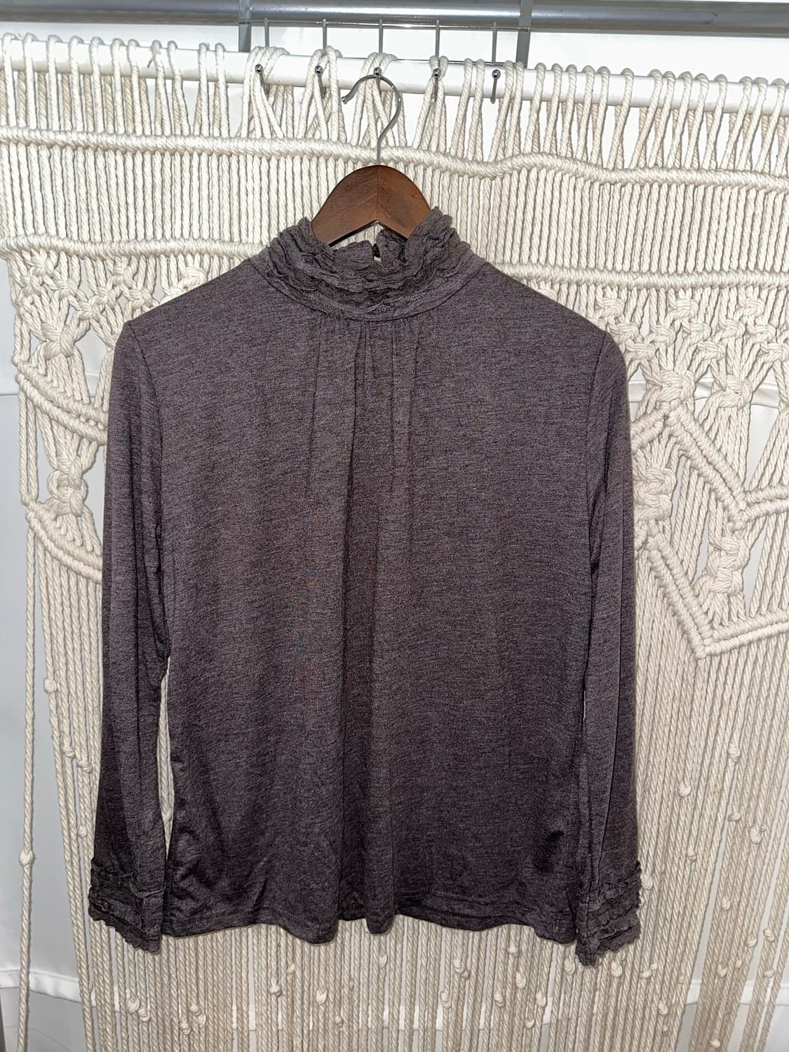 로맨틱 프릴 하이넥 슬림 티 상품이미지1