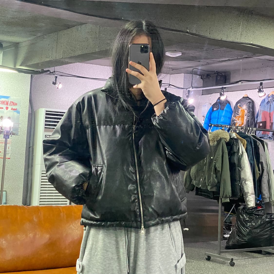 오디너리 홀리데이 크롭 블랙 레더 패딩 B3929 상품이미지1