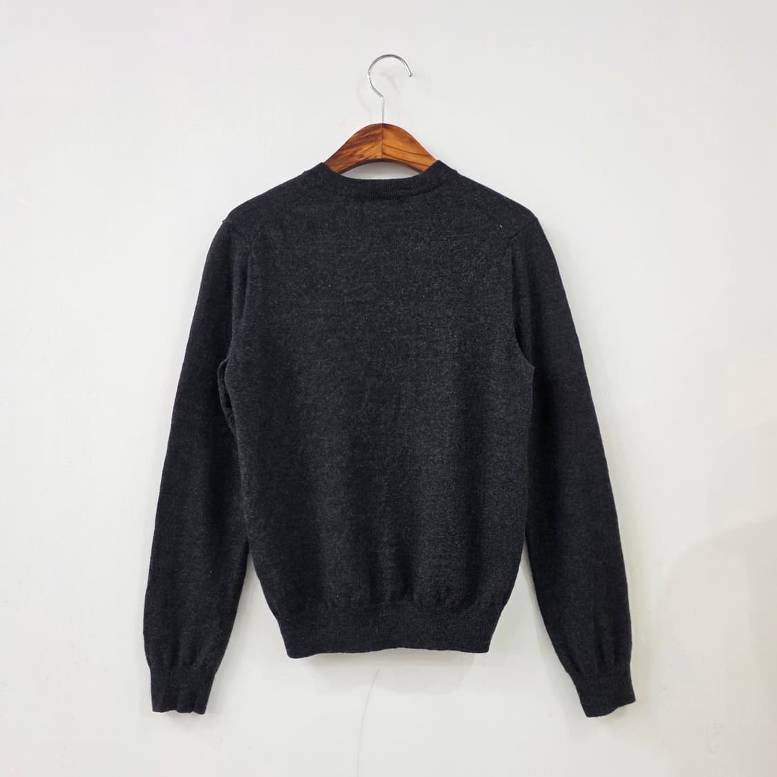 바나나리퍼블릭 메리노 울100 차콜그레이 브이넥 니트 상품이미지2