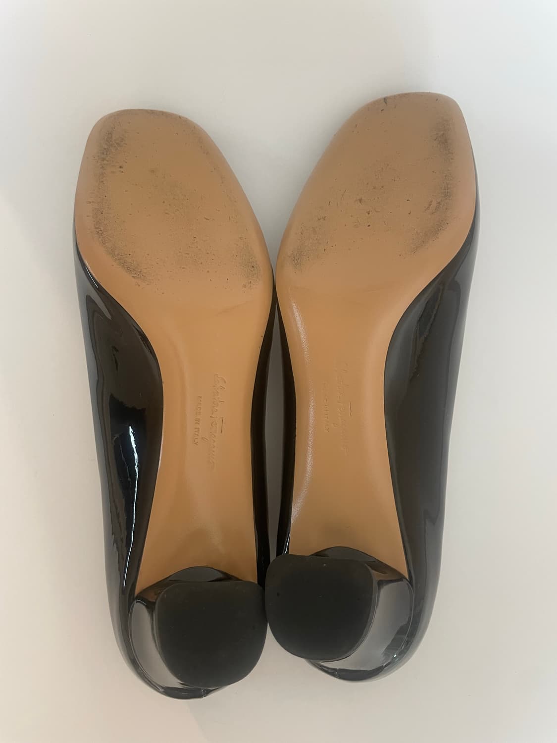 페라가모 네이비블루 간치니 펌프스 상품이미지6