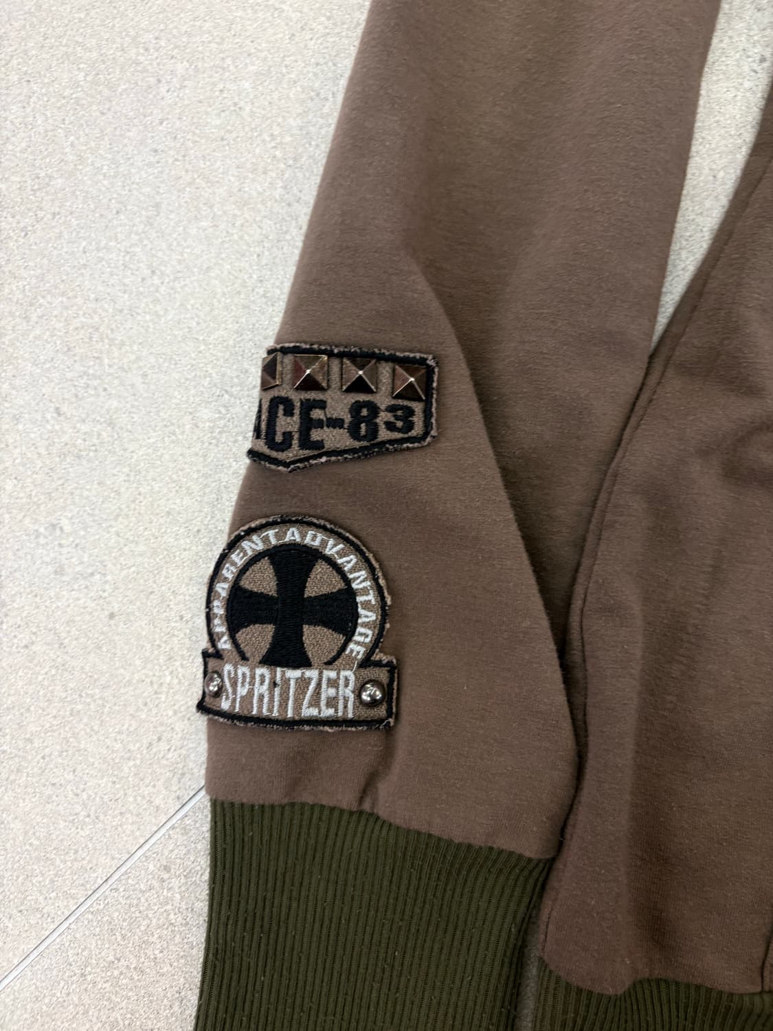 브라운 스터드 프린팅 투웨이 후드집업 상품이미지6