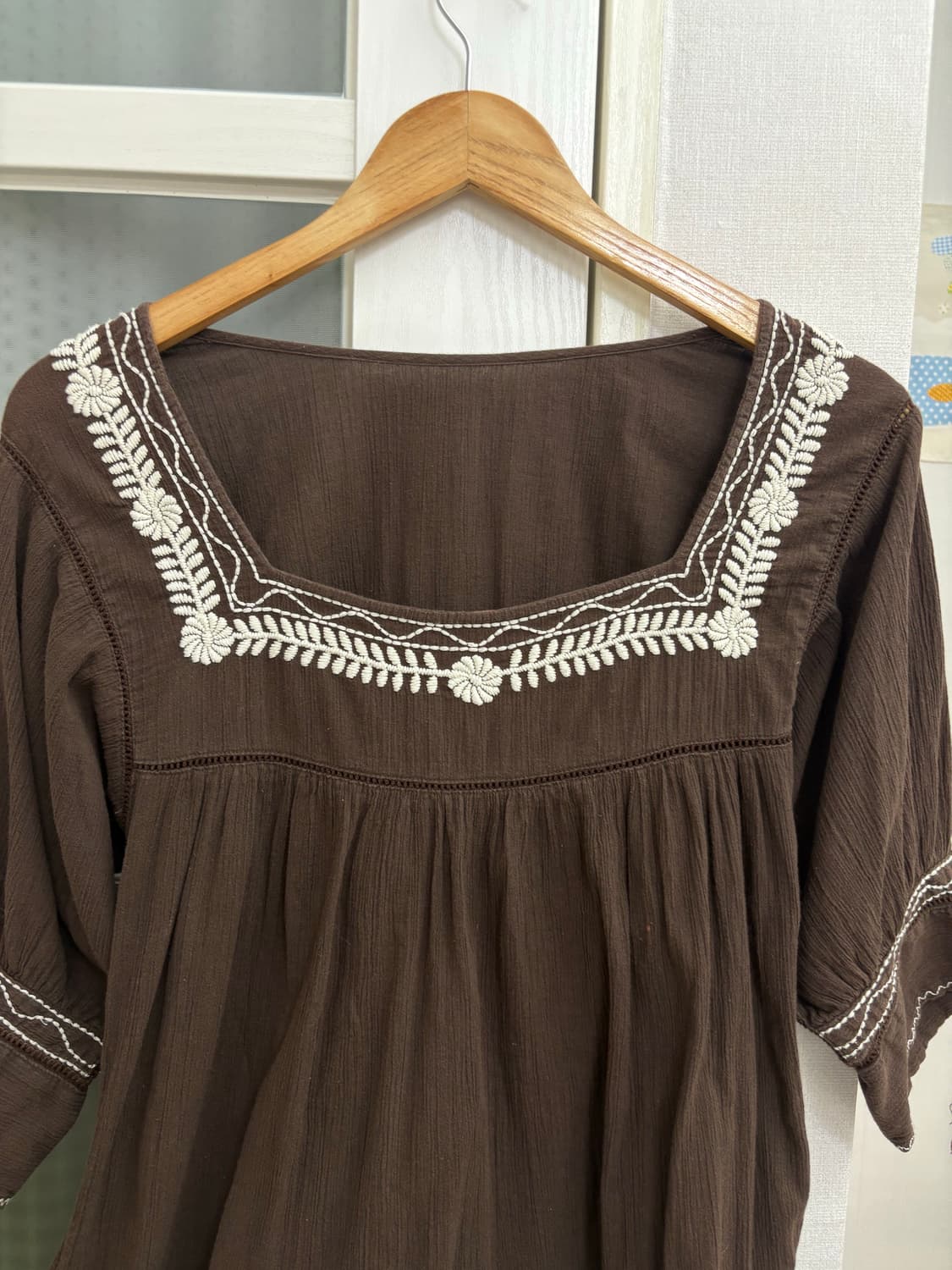 브라운 자수 블라우스 상품이미지2