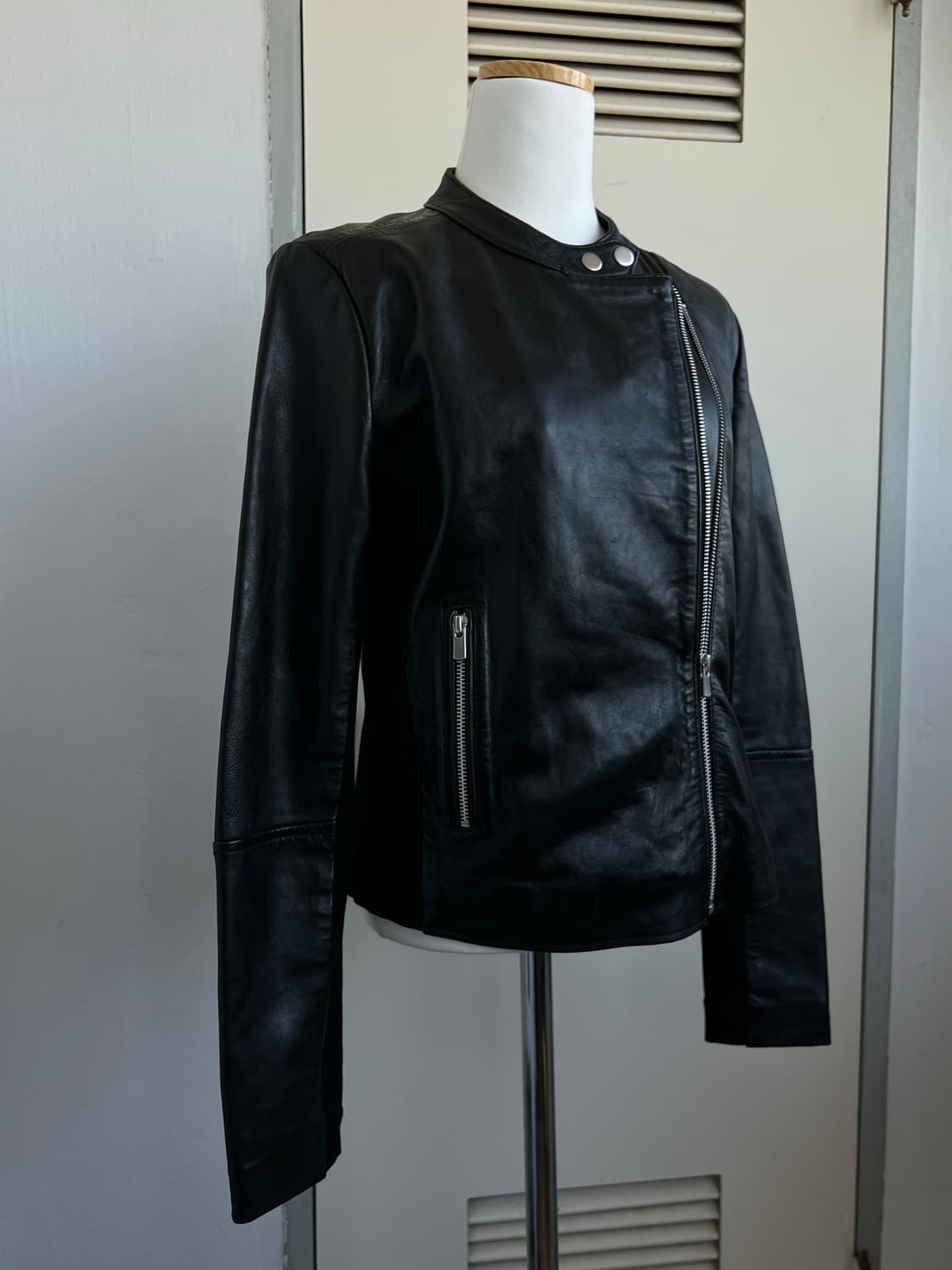 Zip-up leather jacket 상품이미지2