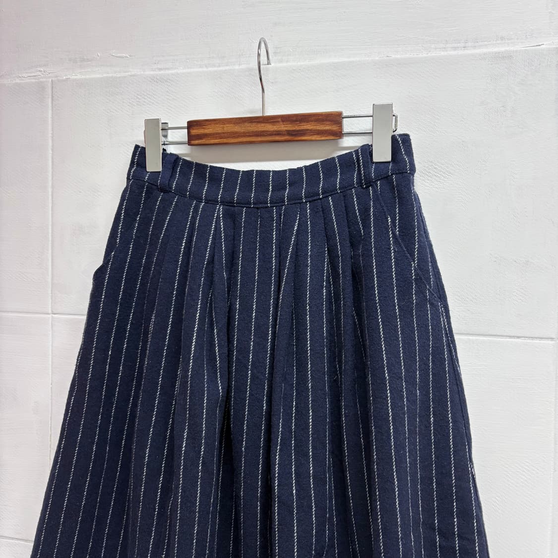 네이비 핀스트라이프 핀턱 밴딩 플레어 스커트 (JPN) 상품이미지2